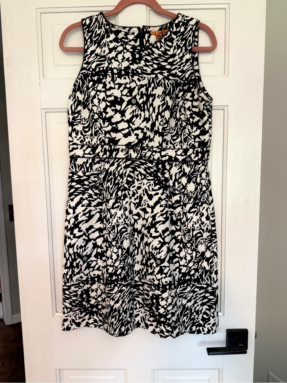 Tory Burch Black & White Sleeveless Patterned Sheath Dress excellent used
